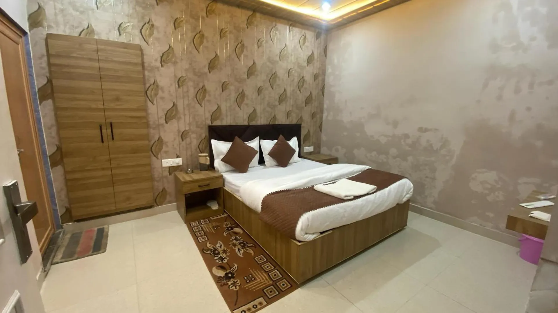 Hotel Gomati Residency Waranasi